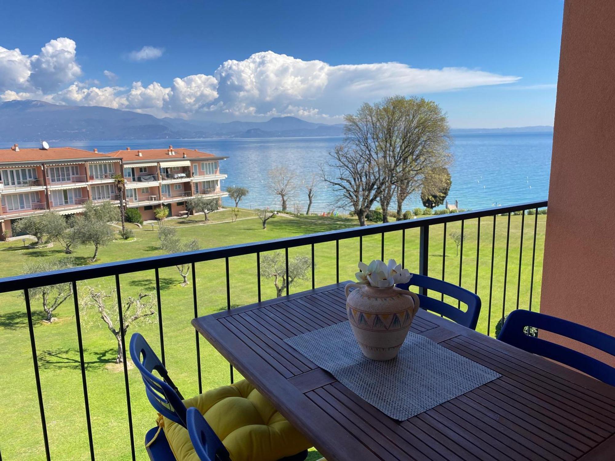 On The Beach Lake View Manerba del Garda Exteriör bild